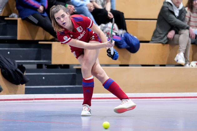 Anna Uhlmann FHC, 68 , on the ball, cutout, full body, single picture, single photo, action, action, 03 12 2022, Mannheim Germany , indoor field hockey, 1 Bundesliga Süd, women, Mannheimer HC Feudenheimer HC xozx