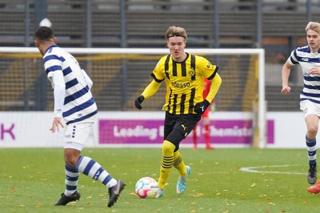 Sunday, 04 12 2022 Season 2022 2023 11 Matchday A Junior Bundesliga, U19 Bundesliga at BVB Fußballpark Hohenbuschei, Dortmund, Germany BV Borussia Dortmund U19 MSV Duisburg U19 Julian Rijkhoff Borussia Dortmund U19 9