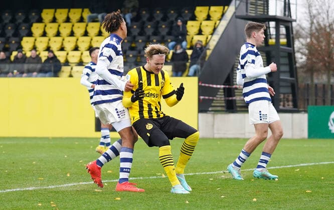 Sunday, 04 12 2022 Season 2022 2023 11 Matchday A Junior Bundesliga, U19 Bundesliga at BVB Fußballpark Hohenbuschei, Dortmund, Germany BV Borussia Dortmund U19 MSV Duisburg U19 Julian Rijkhoff Borussia Dortmund U19 9