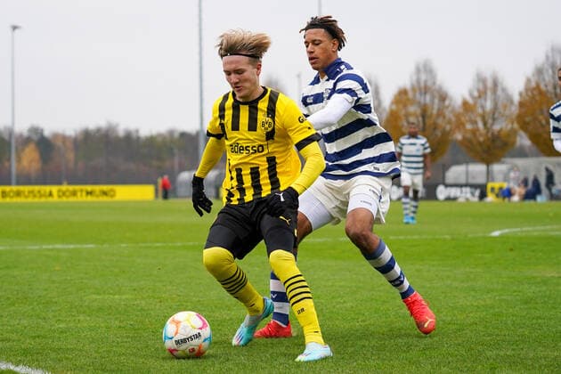 Sunday, 04 12 2022 Season 2022 2023 11 Matchday A Junior Bundesliga, U19 Bundesliga at BVB Fußballpark Hohenbuschei, Dortmund, Germany BV Borussia Dortmund U19 MSV Duisburg U19 Julian Rijkhoff Borussia Dortmund U19 9
