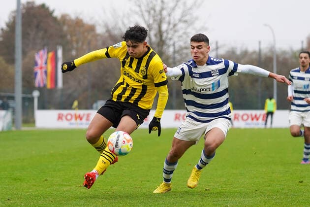 Sunday, 04 12 2022 Season 2022 2023 11 Matchday A Junior Bundesliga, U19 Bundesliga at BVB Fußballpark Hohenbuschei, Dortmund, Germany BV Borussia Dortmund U19 MSV Duisburg U19 Vincenzo Onofrietti