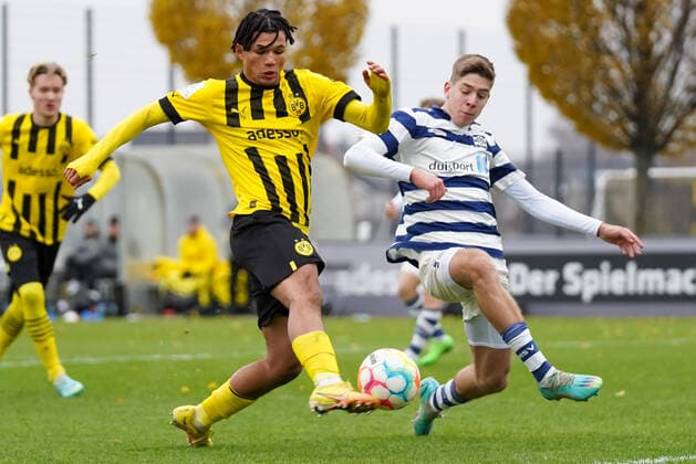 Sunday, 04 12 2022 Season 2022 2023 11 Matchday A Junior Bundesliga, U19 Bundesliga at BVB Fußballpark Hohenbuschei, Dortmund, Germany BV Borussia Dortmund U19 MSV Duisburg U19 Paris Josua Brunner Borussia Dortmund U19 19