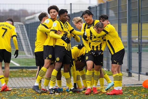 Sunday, 04 12 2022 Season 2022 2023 11 Matchday A Junioren Bundesliga, U19 Bundesliga at BVB Fußballpark Hohenbuschei, Dortmund, Germany BV Borussia Dortmund U19 MSV Duisburg U19 Goal celebration for 1 0 by Rafael Lubach Borussia Dortmund U19 15