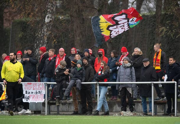 Football, Women, Season 2022 2023, Regionalliga Nordost 12 Matchday , SV Blau Weiss Hohen Neuendorf 1 FC Union Berlin, Fans of Union, 04 12 2022, Copyright: xSebastianxRäppold MatthiasxKochx