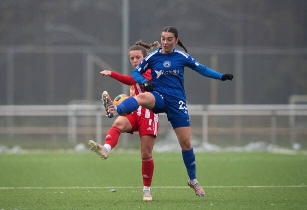 Football, Women, Season 2022 2023, Regionalliga Nordost 12 Matchday , SV Blau Weiss Hohen Neuendorf 1 FC Union Berlin, v l Lisa Heiseler 1 FC Union Berlin , Jette Hörbe Hohen Neuendorf , 04 12 2022, Copyright: xSebastianxRäppold MatthiasxKochx