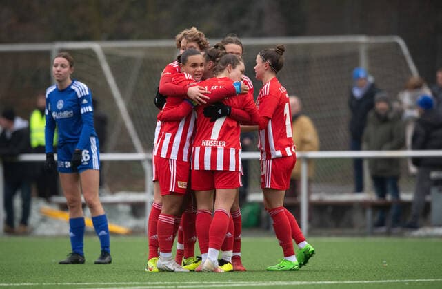 Football, Women, Season 2022 2023, Regionalliga Nordost 12 Matchday , SV Blau Weiss Hohen Neuendorf 1 FC Union Berlin, Union cheers after goal to 0 1 by Elisa Spolaczyk 1 FC Union Berlin , 04 12 2022, Copyright: xSebastianxRäppold MatthiasxKochx