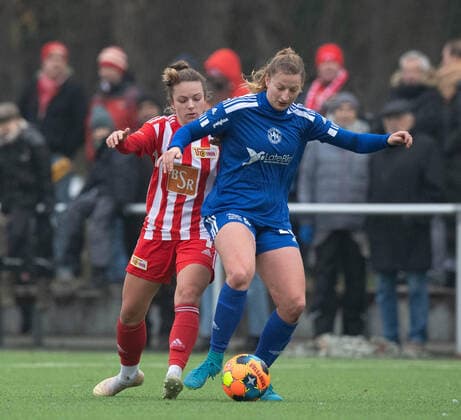 Football, Women, Season 2022 2023, Regionalliga Nordost 12 Matchday , SV Blau Weiss Hohen Neuendorf 1 FC Union Berlin, v l Lisa Heiseler 1 FC Union Berlin , Hannah Thole Hohen Neuendorf , 04 12 2022, Copyright: xSebastianxRäppold MatthiasxKochx