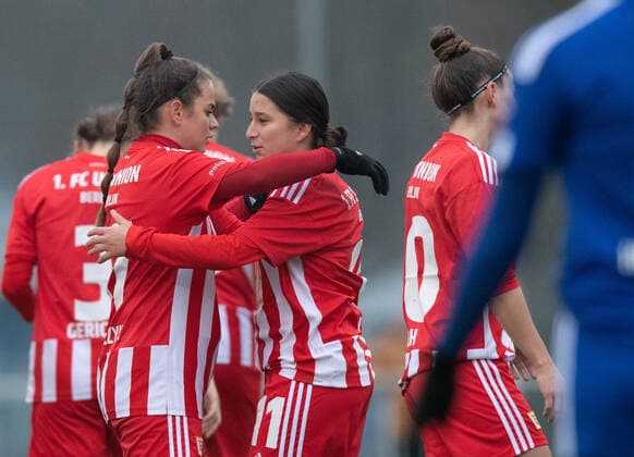 Football, women, season 2022 2023, Regionalliga Nordost 12 matchday , SV Blau Weiss Hohen Neuendorf 1 FC Union Berlin, v l Elisa Spolaczyk 1 FC Union Berlin , Nour Youssef 1 FC Union Berlin , Latoya Maxime Bach 1 FC Union Berlin , cheering after goal to 0 2, right Karolin Urbanski Hohen Neuendorf , 04 12 2022, Copyright: xSebastianxRäppold MatthiasxKochx