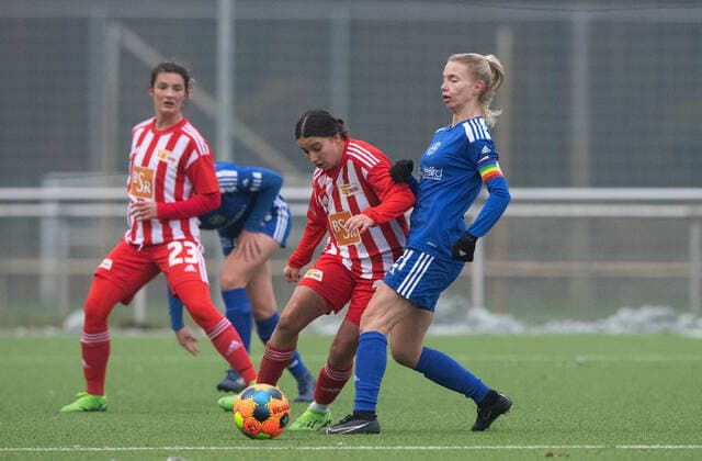 Football, Women, Season 2022 2023, Regionalliga Nordost 12 Matchday , SV Blau Weiss Hohen Neuendorf 1 FC Union Berlin, v l Luise Wildner 1 FC Union Berlin , Nour Youssef 1 FC Union Berlin , Sarah Kollek Hohen Neuendorf , 04 12 2022, Copyright: xSebastianxRäppold MatthiasxKochx