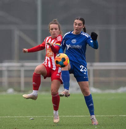 Football, Women, Season 2022 2023, Regionalliga Nordost 12 Matchday , SV Blau Weiss Hohen Neuendorf 1 FC Union Berlin, v l Lisa Heiseler 1 FC Union Berlin , Jette Hörbe Hohen Neuendorf , 04 12 2022, Copyright: xSebastianxRäppold MatthiasxKochx