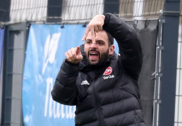 04 12 2022 football season 2022 2023 2 women football 2 Bundesliga 10 matchday 1 FC Nürnberg FCN club FC Ingolstadt 04 FCI DaMa Osman Cankaya coach 1 FC Nürnberg FCN indicates gestures directs gives instructions