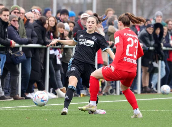 04 12 2022 Football Season 2022 2023 2 Women Football 2 Bundesliga 10 Matchday 1 FC Nürnberg FCN Club FC Ingolstadt 04 FCI DaMa Rebekka Salfelder 15, 1 FC Nürnberg FCN Yvonne Dengscherz 23, FC Ingolstadt 04 FCI