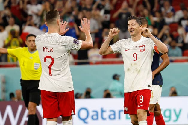 Robert Lewandowski (d) and Arkadiusz Milik of Poland celebrate a goal today, during a round of 16 match of the Qatar 2022 Soccer World Cup between France and Poland at the Al Zumama stadium in Doha, Qatar 04 December 2022. Soccer World Cup 2022: France - Poland !ACHTUNG: NUR REDAKTIONELLE NUTZUNG!  Copyright: xAlbertoxEstevezx GR7240 20221204-a0fcb16de134663cb78b1ab14a670ccef1aed20f