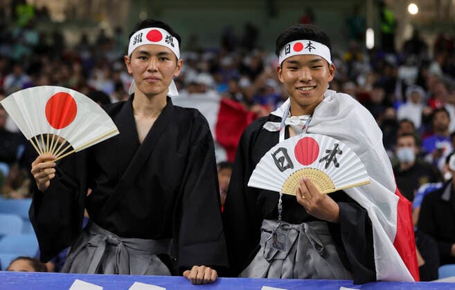 Japan v Croatia 2022 FIFA World Cup, WM, Weltmeisterschaft, Fussball Japan fans before the 2022 FIFA World Cup Round of 16 match at Al Janoub Stadium, Al Wakrah Content Not Available For UK Newspapers Copyright: xPaulxChestertonx FIL-17784-0017 UK Newspapers OUT