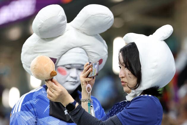 FIFA World Cup, WM, Weltmeisterschaft, Fussball Qatar 2022: Japan v Croatia: Round of 16 Fans pose for a photo prior the FIFA World Cup Qatar 2022 Round of 16 match between Japan and Croatia at Al Janoub Stadium on December 5, 2022 in Al Wakrah, Qatar. IgorxKralj PIXSELL