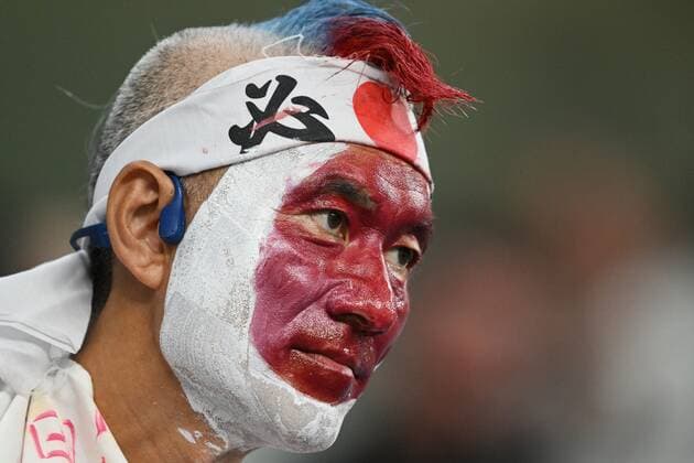 Qatar Soccer World Cup Japan - Croatia 8333448 05.12.2022 A Japan s fan is seen before the Qatar 2022 World Cup Round of 8 soccer match between Japan and Croatia at the Al Janoub Stadium, in Al-Wakrah, Qatar. Grigory Sysoev Sputnik Al Wakrah Qatar  Copyright: xGrigoryxSysoevx