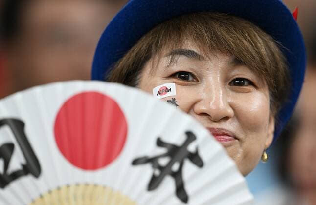 Qatar Soccer World Cup Japan - Croatia 8333451 05.12.2022 A Japan s fan is seen before the Qatar 2022 World Cup Round of 8 soccer match between Japan and Croatia at the Al Janoub Stadium, in Al-Wakrah, Qatar. Grigory Sysoev Sputnik Al Wakrah Qatar  Copyright: xGrigoryxSysoevx