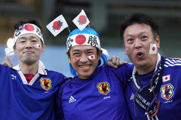 (221205) -- AL WAKRAH, Dec. 5, 2022 -- Fans of Japan pose for photos before the Round of 16 match between Japan and Croatia at the 2022 FIFA World Cup, WM, Weltmeisterschaft, Fussball at Al Janoub Stadium in Al Wakrah, Qatar, Dec. 5, 2022. ) (SP)QATAR-AL WAKRAH-2022 WORLD CUP-ROUND OF 16-JPN VS CRO ZhengxHuansong 