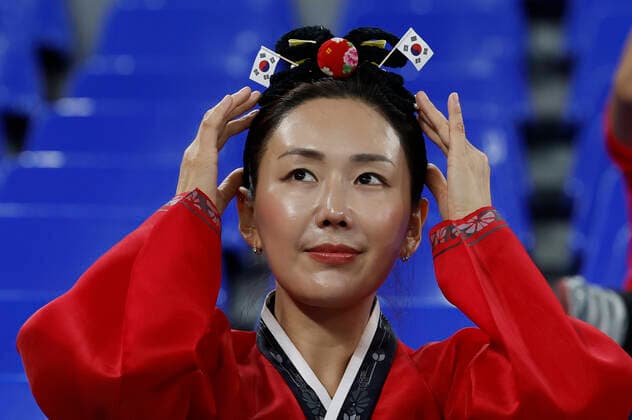 A fan of South Korea attends the FIFA World Cup, WM, Weltmeisterschaft, Fussball round 16 soccer match between Brazil and South Korea at 974 stadium in Doha, Qatar, 05 December 2022. World Cup 2022: Brazil vs. South Korea !ACHTUNG: NUR REDAKTIONELLE NUTZUNG!  Copyright: xJJxGuillénx GR1218 20221205-a6f3d80933899b4a32f6243e80517e7a30130407