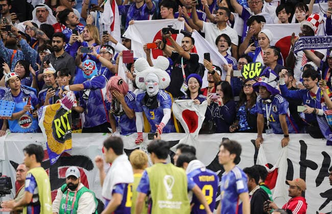 Japan v Croatia 2022 FIFA World Cup, WM, Weltmeisterschaft, Fussball The Japan fans after losing the penalty shoot out of the 2022 FIFA World Cup Round of 16 match at Al Janoub Stadium, Al Wakrah Content Not Available For UK Newspapers Copyright: xPaulxChestertonx FIL-17784-0261 UK Newspapers OUT