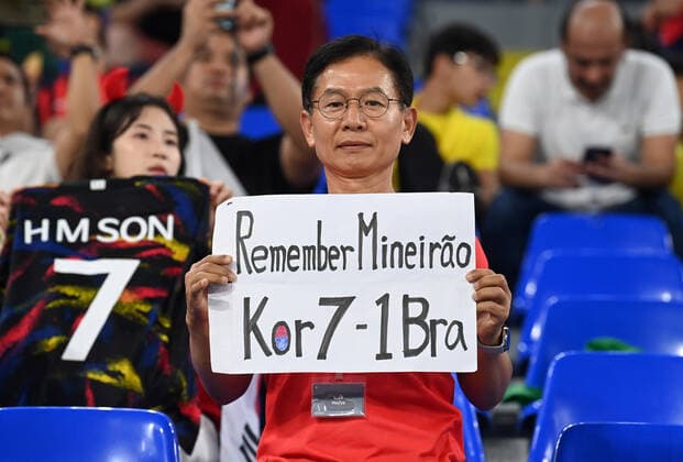 Fussball, Herren, Saison 2022 23, WM in Katar, Achtelfinale, Brasilien - Südkorea im Stadium 974 in Doha, Fans von Südkorea, 05.12. 2022, *** Football, men, 2022 23 season, Qatar World Cup, Round of 16, Brazil South Korea at Stadium 974 in Doha, South Korea fans, 05 12 2022, Copyright: xMatthiasxKochx
