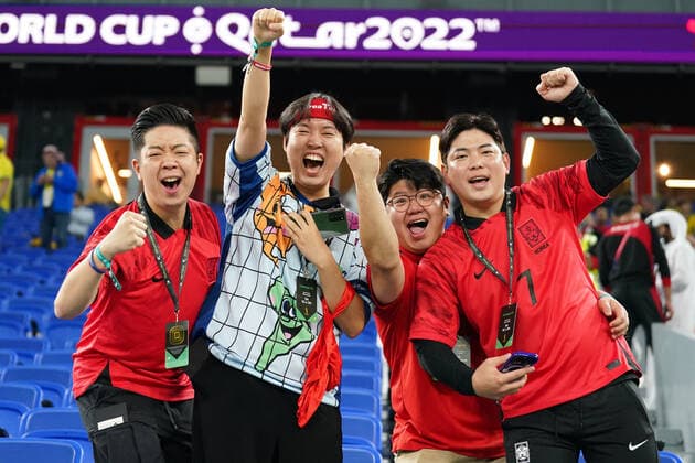 DOHA, QATAR - DECEMBER 5: Supporters of South Korea pose for a photo prior to the FIFA World Cup, WM, Weltmeisterschaft, Fussball Qatar 2022 Round of 16 match between Brazil and South Korea at Stadium 974 on December 5, 2022 in Doha, Qatar. (Photo by Florencia Tan Jun PxImages Icon Sportswire) SOCCER: DEC 05 FIFA World Cup - South Korea v Brazil Icon2212051219