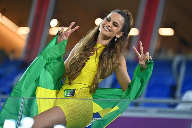 Izabel Goulart (Freundin von Kevin TRAPP) outet sich als Fan,Fussballfan von Brasilien,posiert aufreizend vor Spielbeginn. Achtelfinale,Round of Sixteen,Spiel 54, Brasilien (BRA) - Suedkorea (KOR ) am 05.12.2022, Stadium 974 Fussball Weltmeisterschaft 20122 in Katar vom 20.11. - 18.12.2022 *** Izabel Goulart girlfriend of Kevin TRAPP outed as a fan,soccer fan of Brazil,posing provocatively before the start of the match Round of Sixteen,Match 54,Brazil BRA South Korea KOR on 05 12 2022,Stadium 974 Soccer World Cup 20122 in Qatar from 20 11 18 12 2022