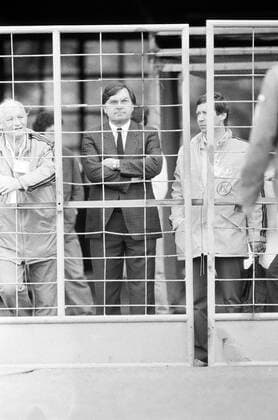 08.06.85 Karlsruher SC - VfB Stuttgart Deutschland, Karlsruhe, 08.06.1985, Fussball, Bundesliga, Karlsruher SC - VfB Stuttgart (1:1): Roland Schmider (Präsident Karlsruher SC). *** 08 06 85 Karlsruher SC VfB Stuttgart Germany, Karlsruhe, 08 06 1985, Football, Bundesliga, Karlsruher SC VfB Stuttgart 1 1 Roland Schmider President Karlsruher SC