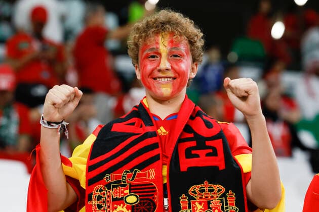 A fan of the Spain attends during the FIFA World Cup, WM, Weltmeisterschaft, Fussball round 16 soccer match between Morocco and Spain at Education City stadium in Rayyan, Qatar, 06 December 2022. World Cup 2022: Morocco vs. Spain !ACHTUNG: NUR REDAKTIONELLE NUTZUNG!  Copyright: xJJxGuillénx GR2041 20221206-779342ab2b06f429ecdb239cf139a6f5d9e5189b