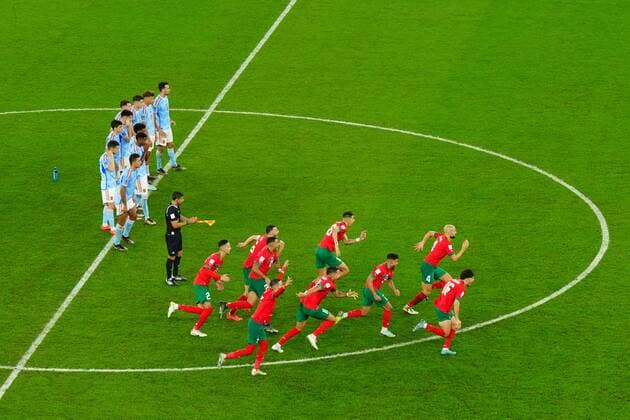Sport Bilder des Tages Mandatory Credit: Photo by Javier Garcia Shutterstock (13651659cb) Morocco celebrate winning the penalty shoot out. Morocco v Spain, FIFA World Cup, WM, Weltmeisterschaft, Fussball 2022, Round of 16, Football, Education City Stadium, Doha, Qatar - 06 Dec 2022 Editorial Use Only Morocco v Spain, FIFA World Cup 2022, Round of 16, Football, Education City Stadium, Doha, Qatar - 06 Dec 2022 Editorial Use Only  Copyright: xJavierxGarcia Shutterstockx 13651659cb