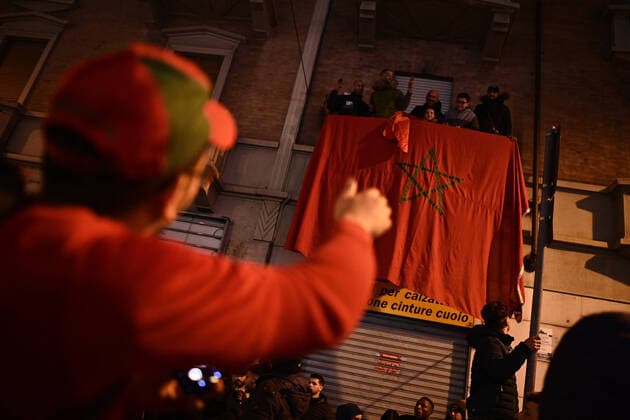 Photo Marco ALpozzi - LaPresse 06-12-2022 Turin Morocco fans watch the match at the Yalla Aurora Center in Turin In the photo fans  Copyright: xMarcoxALpozzix-xLaPressex
