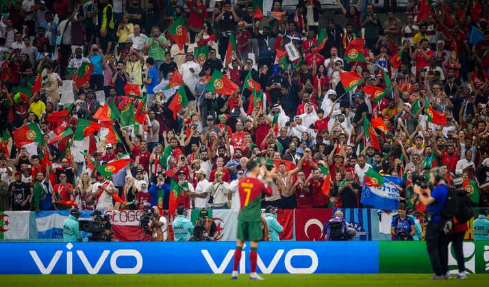 Doha, Qatar. 6th Dec, 2022. Cristiano Ronaldo (Portugal) celebrates without the team with the fans Portugal - Switzerland Portugal - Schweiz World Cup 2022 in Qatar 06.12.2022 Credit: Moritz Müller *** Doha, Qatar 6th Dec, 2022 Cristiano Ronaldo Portugal celebrates without the team with the fans Portugal Switzerland Portugal Switzerland World Cup 2022 in Qatar 06 12 2022 Credit Moritz Müller