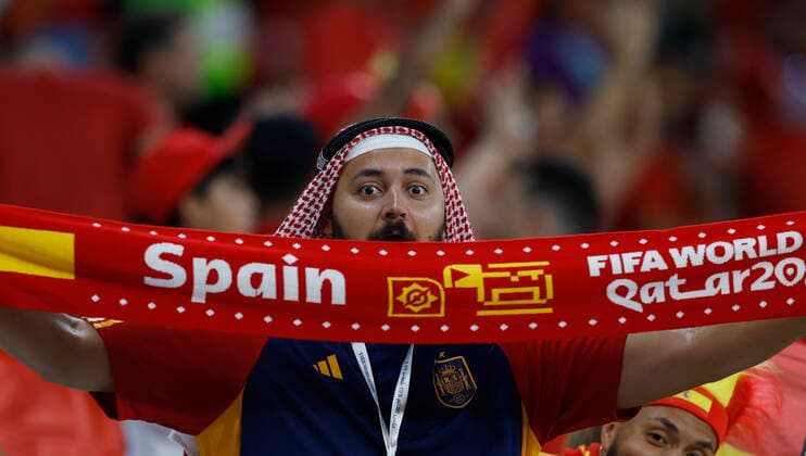 Partido del Mundial de Qatar entre Marruecos y Espana. En la imagen, un aficionado espanol. FIFA World Cup, WM, Weltmeisterschaft, Fussball Qatar 2022 match between Morocco and Spain. In this picture, a Spanish fan. FOTOxCHEMAxREY 