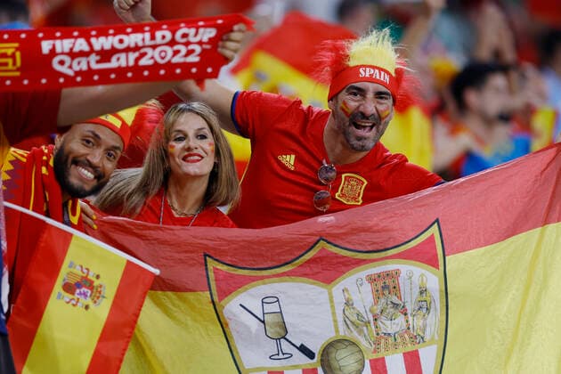 Partido del Mundial de Qatar entre Marruecos y Espana. En la imagen, aficionados espanoles. FIFA World Cup, WM, Weltmeisterschaft, Fussball Qatar 2022 match between Morocco and Spain. In this picture, Spanish fans. FOTOxCHEMAxREY 