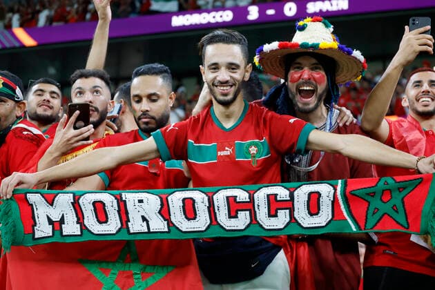 Coupe du mon de football Qatar: le Maroc se qualifie aux tirs au but pour les 1 4 face a l Espagne eliminee. December 6 2022 - Doha, Qatar : Soccer World Cup Qatar 2022 1 8 of final match Brazil vs South Korea. Morocco won 0-0, 3 penalties vs 0. Morocco?s players and fans end joy seen here. (Photo Henri Szwarc Starface) 286679 2022-12-06 Doha Qatar  Copyright: xHenrixSwzarcx xStarfacex 0196197258st