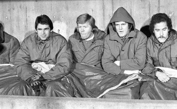 05.03.76 VfB Stuttgart - FC Augsburg Deutschland, Stuttgart, 05.03.1976, Fussball, 2. Bundesliga, VfB Stuttgart - FC Augsburg (0:1): 2. v.l. Helmut Haller (FC Augsburg). *** 05 03 76 VfB Stuttgart FC Augsburg Germany, Stuttgart, 05 03 1976, Football, 2 Bundesliga, VfB Stuttgart FC Augsburg 0 1 2 v l Helmut Haller FC Augsburg