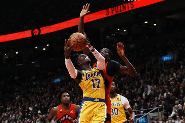 December 7, 2022, Toronto, ON, CAN: Los Angeles Lakers Dennis Schroder (17) goes to the net as Toronto Raptors Chris Boucher defends during first half NBA, Basketball Herren, USA basketball action in Toronto on Wednesday, December 7, 2022. Dennis Schroder; Chris Boucher  - ZUMAc35_ 20221207_zaf_c35_169 Copyright: xChrisxYoungx