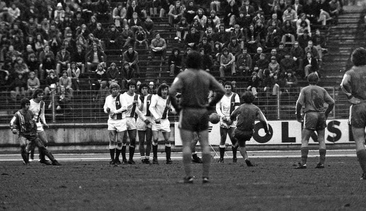 19.01.74 Stuttgarter Kickers - FC Augsburg Deutschland, Stuttgart, 19.01.1974, Fussball, Regionalliga Süd, Stuttgarter Kickers - FC Augsburg (4:1): (Stuttgarter Kickers). *** 19 01 74 Stuttgarter Kickers FC Augsburg Germany, Stuttgart, 19 01 1974, Football, Regionalliga Süd, Stuttgarter Kickers FC Augsburg 4 1 Stuttgarter Kickers