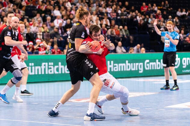Andreas Magaard Handball Sport Verein Hamburg 4 vs Remi Leventoux ASV Hamm Westfalen 2 Handball Sport Verein Hamburg vs ASV Hamm Westfalen, Handball, Bundesliga, Spieltag 16, Saison 2022 2023, 08 12 2022 Pressefoto Marcel von Fehrn Handball Sport Verein Hamburg vs ASV Hamm Westfalen, Handball, Bundesliga, Spieltag 16, Saison 2022 2023, 08 12 2022 Hamburg Copyright: xEibner-Pressefoto MarcelxvonxFehrnx EP_EER