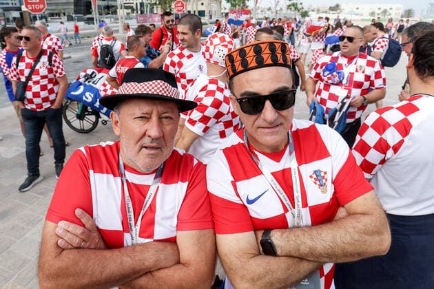 PXL_QATAR 2022 _Croatian fans Croatian fans with a 200m long flag on the beach in front of the Hilton Doha hotel for support the Croatia national team, Nationalteam before the Qatar World Cup quarter-final match in against Brazil, in Doha, Qatar, on December 9, 2022. IgorxKralj PIXSELL