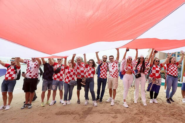 PXL_QATAR 2022 _Croatian fans Croatian fans with a 200m long flag on the beach in front of the Hilton Doha hotel for support the Croatia national team, Nationalteam before the Qatar World Cup quarter-final match in against Brazil, in Doha, Qatar, on December 9, 2022. GoranxStanzl PIXSELL