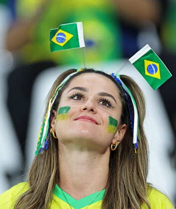 9th December 2022: Education City Stadium, Al Rayyan, Qatar: FIFA World Cup, WM, Weltmeisterschaft, Fussball football, quarter finals, Croatia versus Brazil: Fan of Brazil with face paint and head dress  ActionPlus12456862 DiaEsportivo