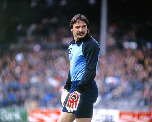 18.04.81 VfB Stuttgart - Bayer 04 Leverkusen Deutschland, Stuttgart, 18.04.1981, Fussball, Bundesliga, VfB Stuttgart - Bayer 04 Leverkusen (2:1): Fred-Werner Bockholt (Bayer 04 Leverkusen). *** 18 04 81 VfB Stuttgart Bayer 04 Leverkusen Germany, Stuttgart, 18 04 1981, Football, Bundesliga, VfB Stuttgart Bayer 04 Leverkusen 2 1 Fred Werner Bockholt Bayer 04 Leverkusen