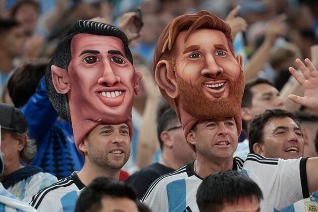 Sport Themen der Woche KW49 Argentina fans celebrate the victory today, at the end of a match of the quarterfinals of the Qatar 2022 Soccer World Cup between the Netherlands and Argentina at the Lusail stadium, Qatar 09 December 2022. Soccer World Cup 2022: Netherlands - Argentina !ACHTUNG: NUR REDAKTIONELLE NUTZUNG!  Copyright: xJuanxIgnacioxRoncoronix GR5878 20221210-6f5fbf32704c046a9e04a6913901a2028f91039e