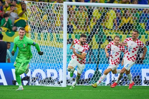 RECORD DATE NOT STATED FIFA World Cup, WM, Weltmeisterschaft, Fussball Qatar 2022 Croatia vs Brazil CF Dominik Livakovic and Croatia Players during the game Croatia vs Brazil, corresponding to the Quarterfinal of the FIFA World Cup Qatar 2022, at Education City Stadium, Doha, on December 09, 2022. <br><br> Dominik Livakovic y Jugadores de Croacia celebran el pase a Semifinales durante el partido Croacia vs Brasil, correspondiente a los cuartos de final de la Copa Mundial de la FIFA Catar 2022, en el Estadio de la Ciudad de la Educacion, Doha, el 09 de Diciembre de 2022 DOHA DOHA QATAR  Copyright: xCristianxdexMarchenax 20221209_6706