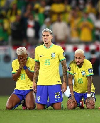 Bilder des Jahres 2022, Sport 12 Dezember Sport Themen der Woche KW49 Mandatory Credit: Photo by Michael Zemanek Shutterstock (13655744lh) Rodrygo ,Pedro and Neymar of Brazil look dejected during th epenalty shootout Croatia v Brazil, FIFA World Cup, WM, Weltmeisterschaft, Fussball 2022, Quarter Final, Football, Education City Stadium, Doha, Qatar - 09 Dec 2022 Editorial Use Only Croatia v Brazil, FIFA World Cup 2022, Quarter Final, Football, Education City Stadium, Doha, Qatar - 09 Dec 2022 Editorial Use Only  Copyright: xMichaelxZemanek Shutterstockx 13655744lh