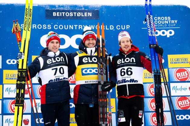 Bilder des Jahres 2022, Sport 12 Dezember Sport Bilder des Tages 221210 Didrik Tonseth, Pal Golberg of Norway and Andrew Musgrave of Great Britain celebrate on the podium after men s 10 km classic technique interval start during the FIS Cross-Country World Cup on December 10, 2022 in Beitostolen. Photo: Vegard Grott BILDBYRAN kod VG VG0388 bbeng skidor cross-country skiing langrenn fis world cup beitostolen beito klassisk 10km jubel norge *** 221210 Didrik Tonseth, Pal Golberg of Norway and Andrew Musgrave of Great Britain celebrate on the podium after mens 10 km classic technique interval start during the FIS Cross Country World Cup on December 10, 2022 in Beitostolen Photo Vegard Grott BILDBYRAN kod VG VG0388 bbeng skidor cross country skiing cross country fis world cup beitostolen beito classic 10km jubel norge,  Copyright: VEGARDxGRoTT BB221210VG140