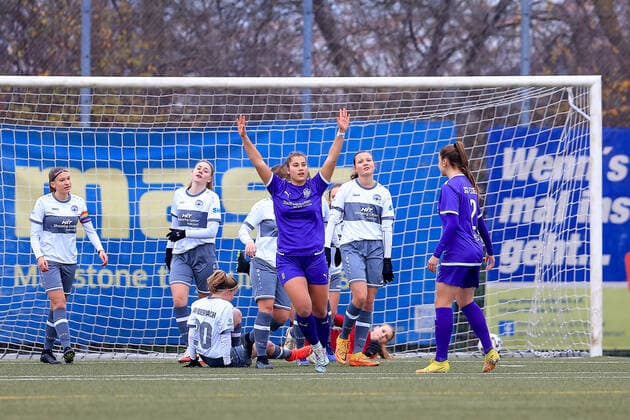 B Junior Bundesliga West Südwest SG 99 Andernach SGS Essen Maia Kamper Rodrigues SGS, 10 cheers her goal to 1 0 Andernach Stadium, artificial turf Rhineland Palatinate Germany