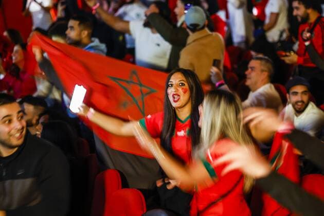 AMSTERDAM - Supporters of the Moroccan football team cheer after scoring 1-0 while watching the match between Morocco and Portugal at the World Cup in Qatar in the Amsterdam Meervaart. ANP BAS CZERWINSKI netherlands out - belgium out Amsterdam xVIxxIVx *** AMSTERDAM Supporters of the Moroccan football team cheer after scoring 1 0 while watching the match between Morocco and Portugal at the World Cup in Qatar in the Amsterdam Meervaart ANP BAS CZERWINSKI netherlands out belgium out Amsterdam xVIxxIVx 459205961 originalFilename: 0196372972st.jpg