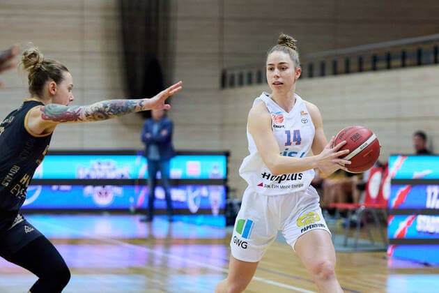 Sylwia Bujniak Saarlouis, 3 , Lotta Stach Lions, 14 , Gisa Lions MBC Inexio Royals Saarlouis, basketball, women, DBBL, championship, 8 match day, 2022 2023, 10 12 2022, Hall SWH Arena Sachsen Anhalt Germany